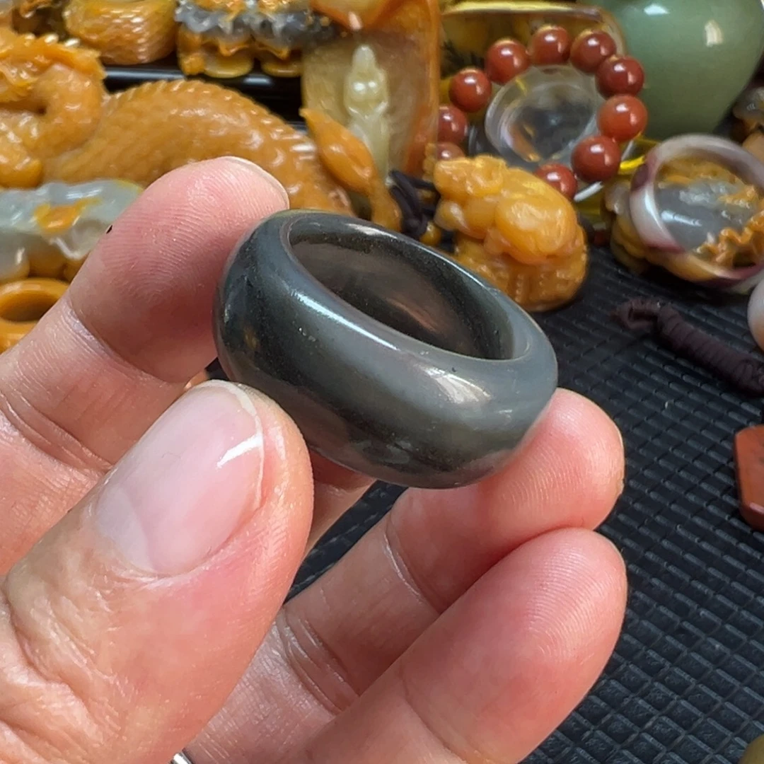 石英质玉未镶嵌颈饰