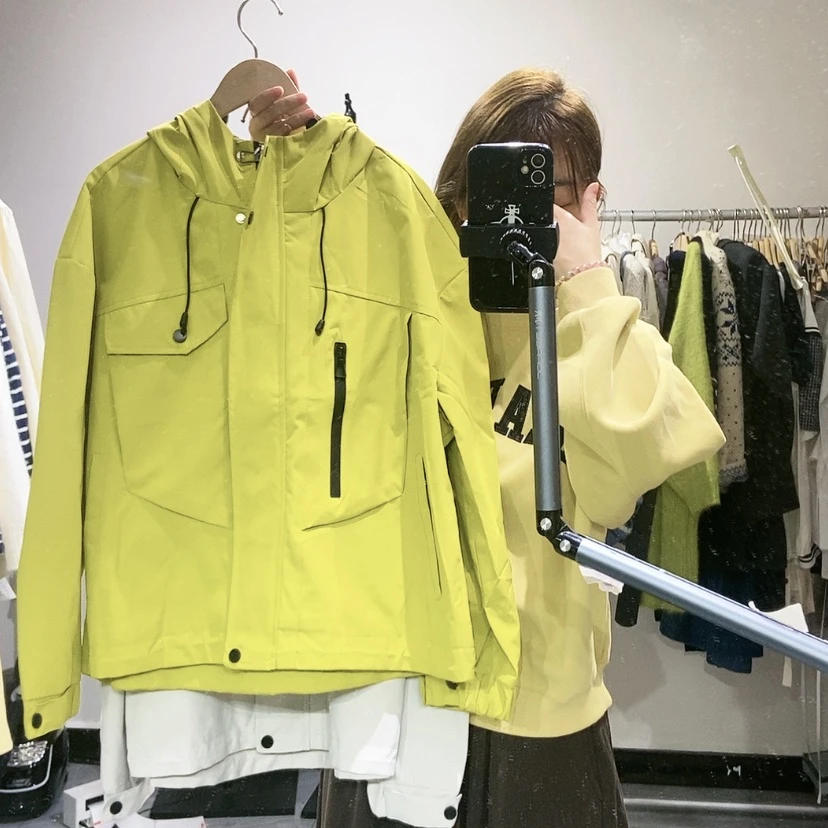 【闪购商品】黄色外套