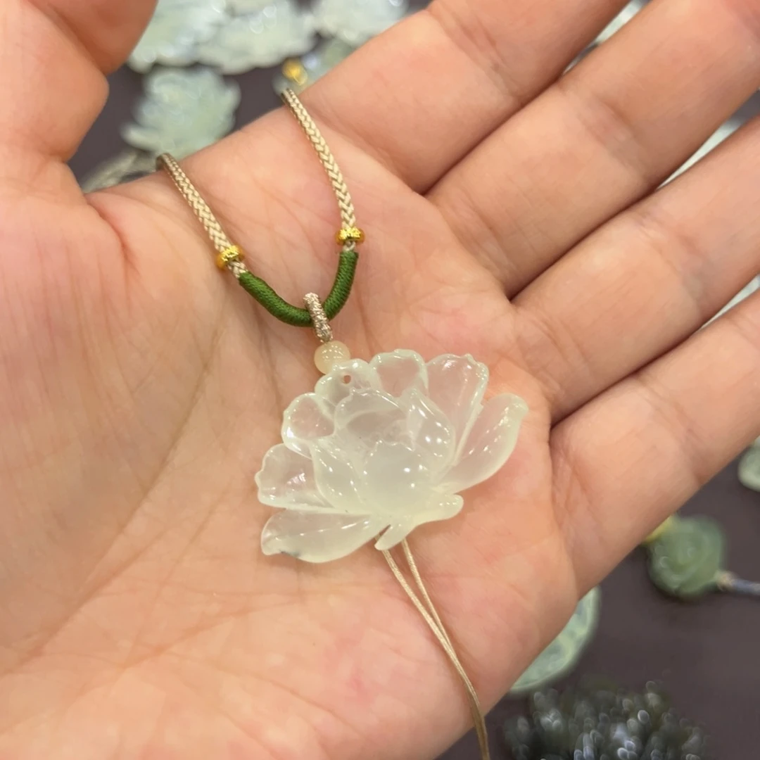 蛇纹石玉未镶嵌吊坠