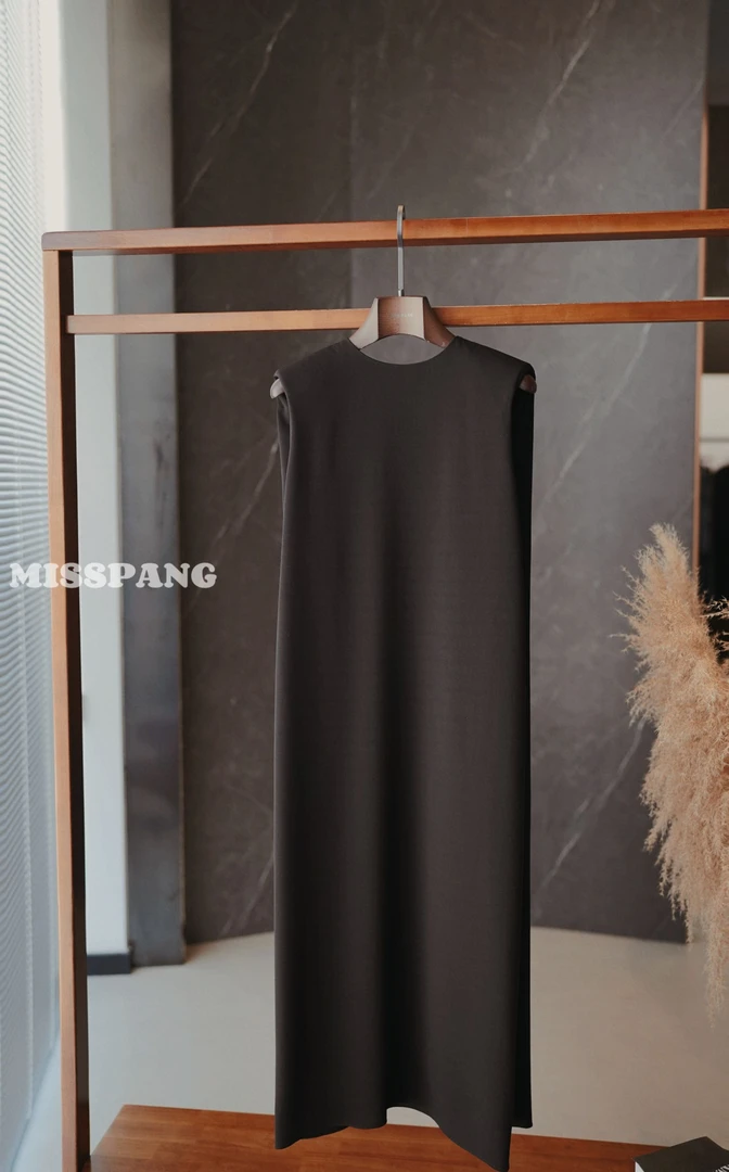 显瘦藏肉黑色连衣裙