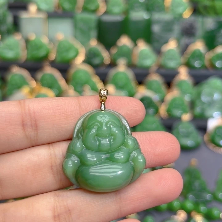 颈饰18K金镶嵌和田玉（碧玉）