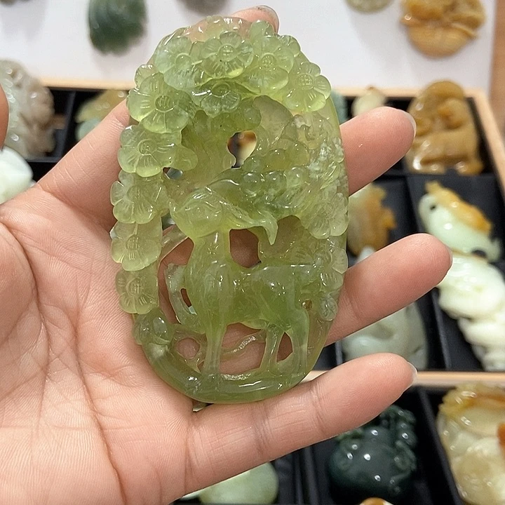 J***儿蛇纹石玉未镶嵌挂件
