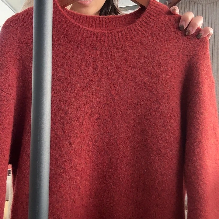 红色。      套825