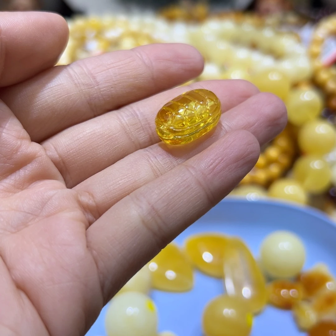 琥珀珠宝奇石未镶嵌