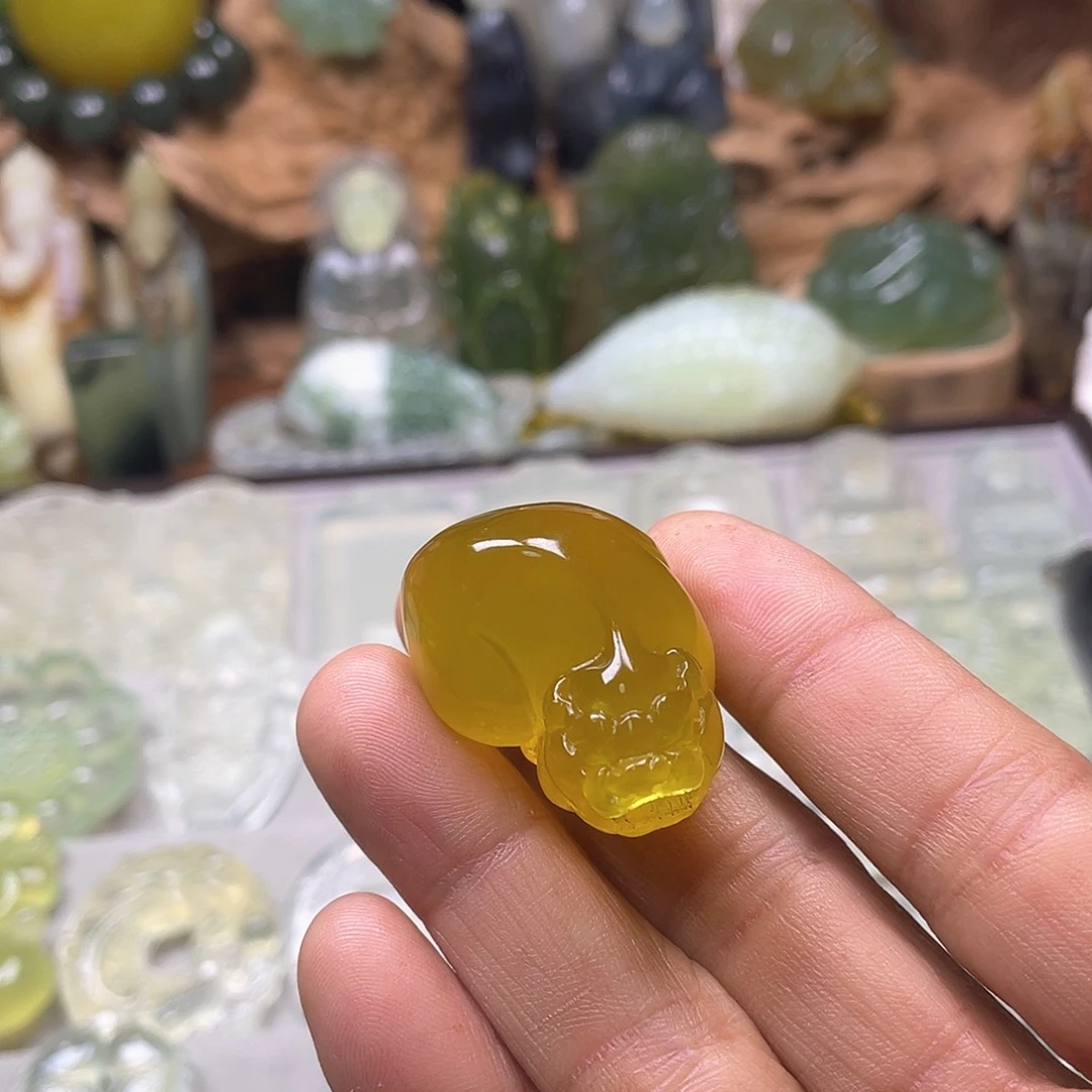 未镶嵌蛇纹石玉珠宝奇石