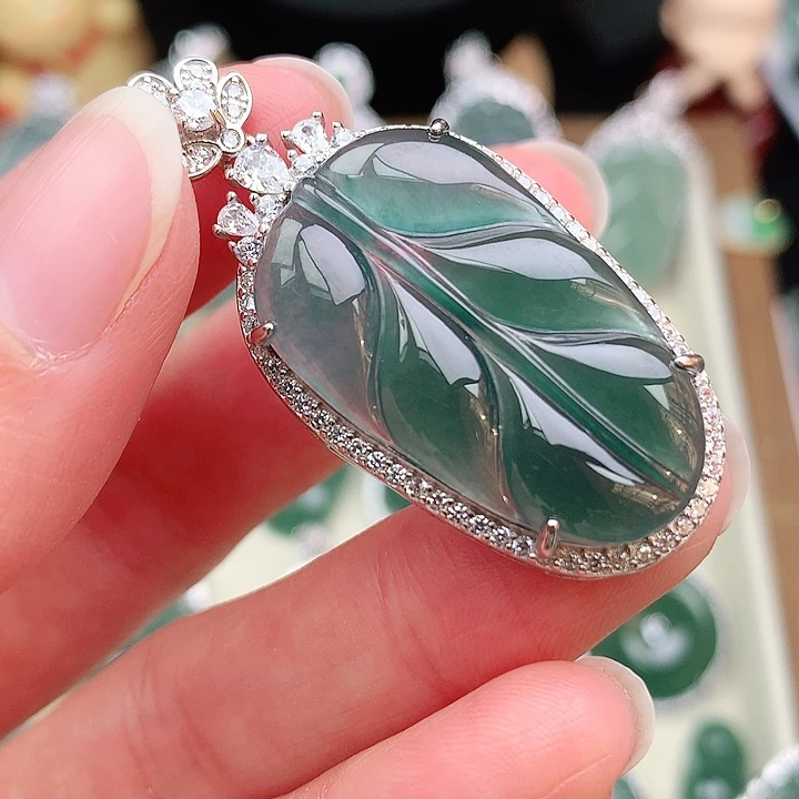 颈饰银S925镶嵌翡翠吊坠