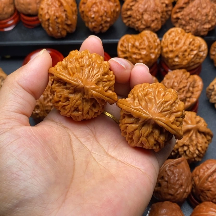 【闪购商品】文玩核桃把件神**亚天地