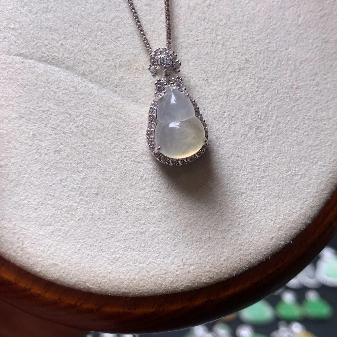 吊坠(赠链)银S925镶嵌翡翠1111111