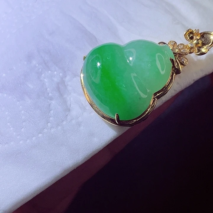 翡翠18K金镶嵌颈饰翡翠