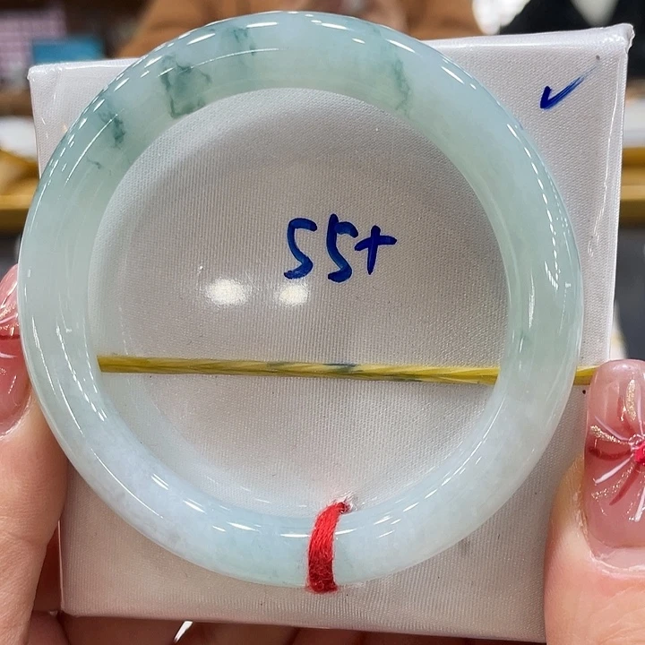 翡翠手镯未镶嵌翡翠手镯