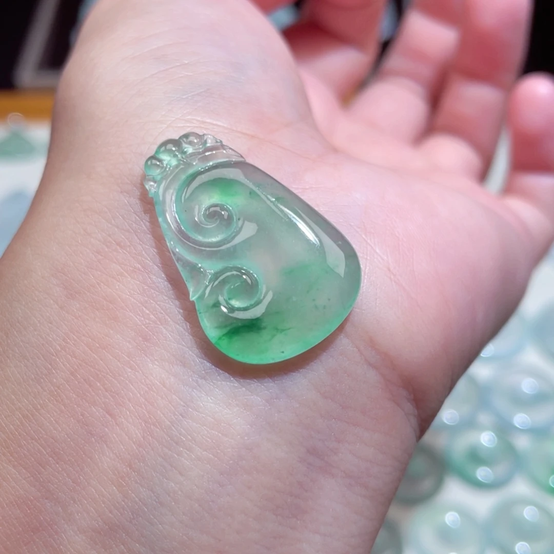 颈饰未镶嵌翡翠如意