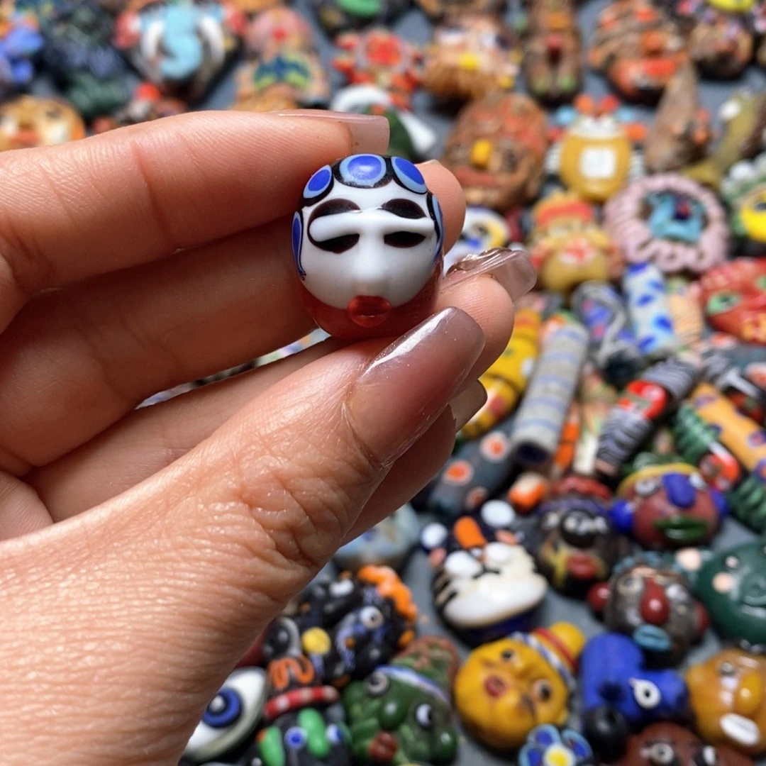 琉璃颈饰印度尼西亚脸谱