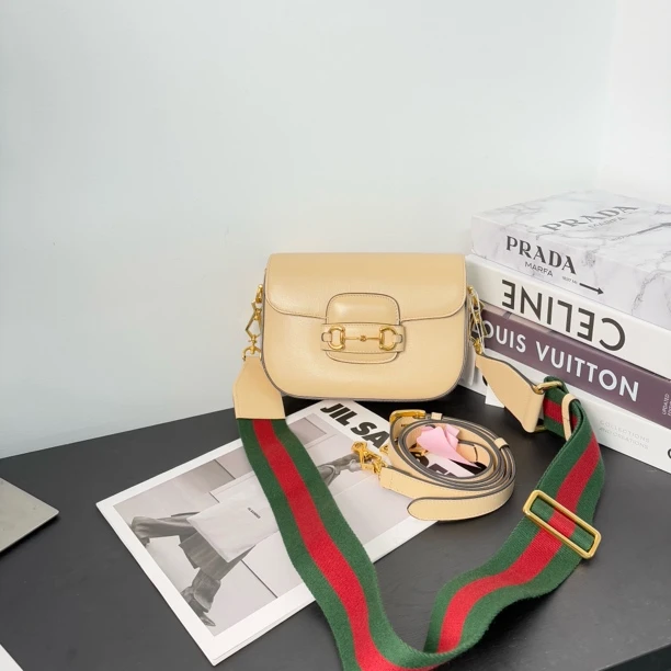 95新 GUCCI/古驰 奶茶色1955马鞍单肩斜挎包 amr