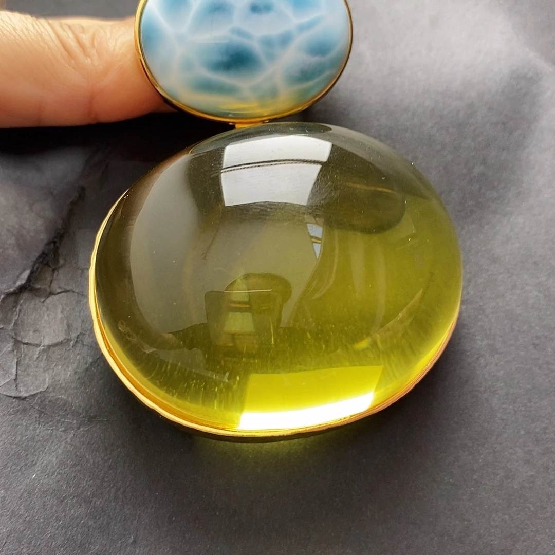 新***姐琥珀未镶嵌裸石吊坠