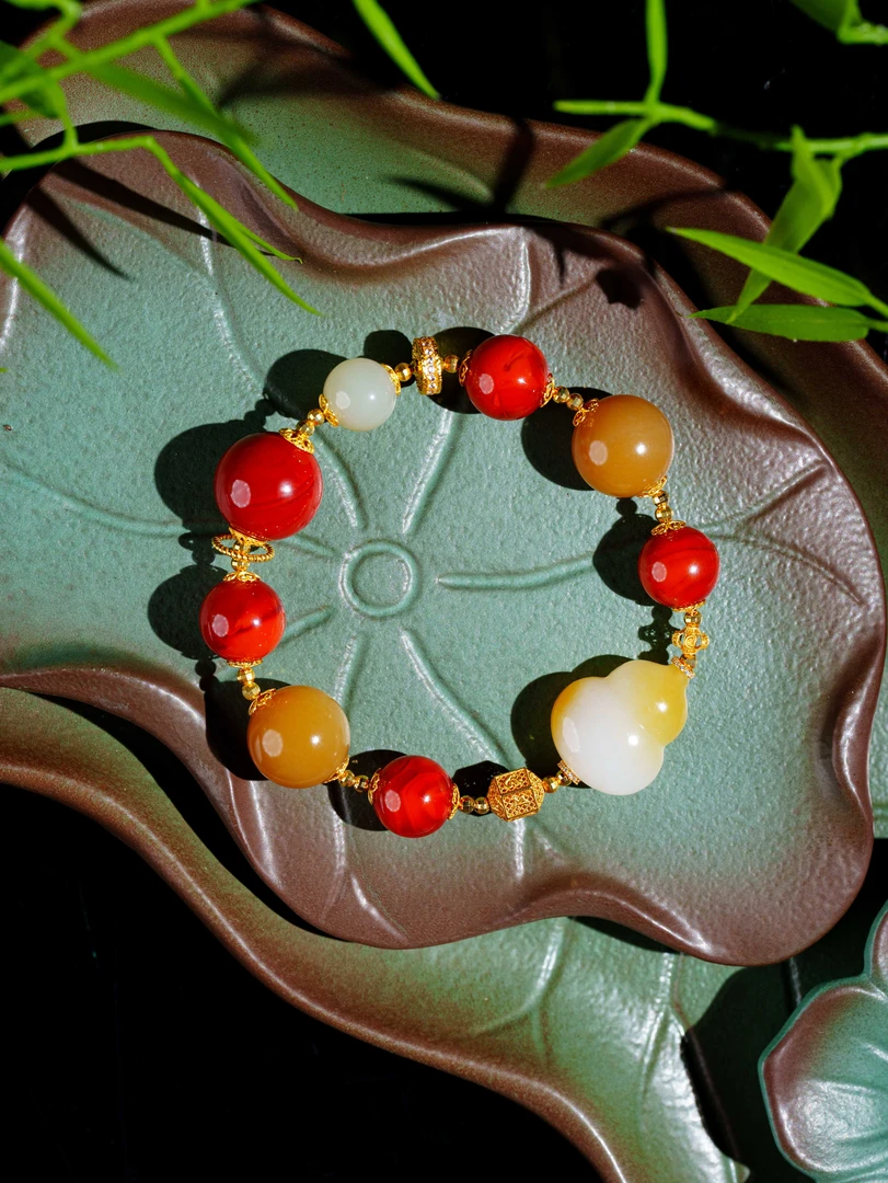 【枕月】糖白和田玉扁葫芦南红多宝手串 D4801（18）