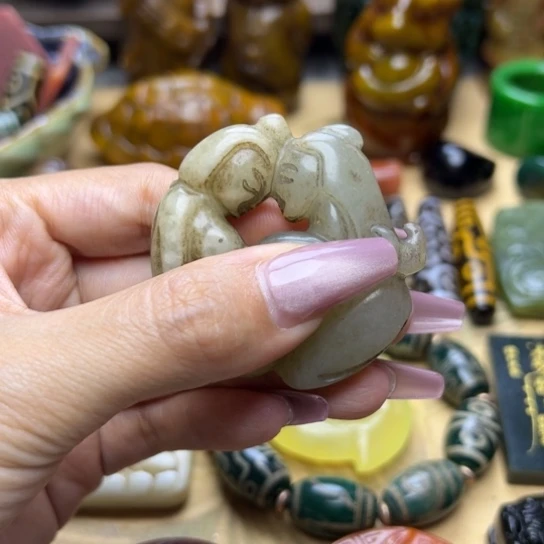 蛇纹石玉未镶嵌颈饰