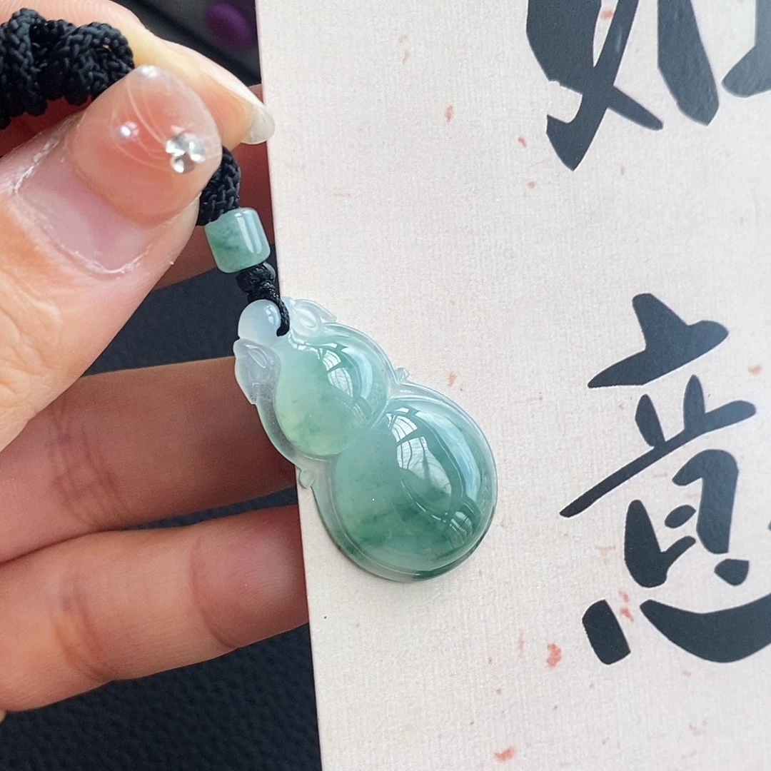 翡翠未镶嵌颈饰翡翠首饰