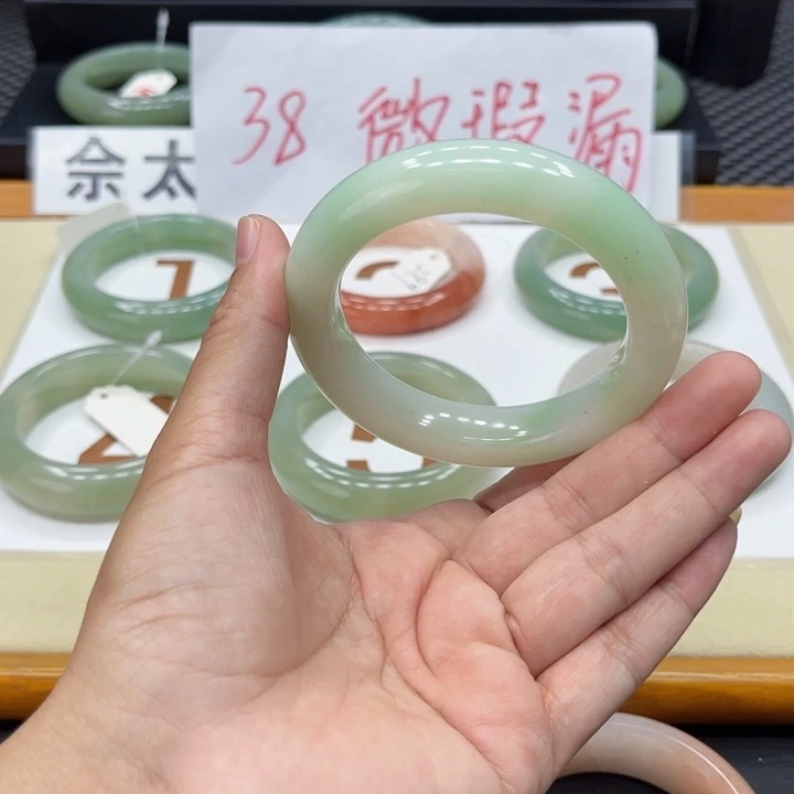 石英质玉手镯未镶嵌巴***巴