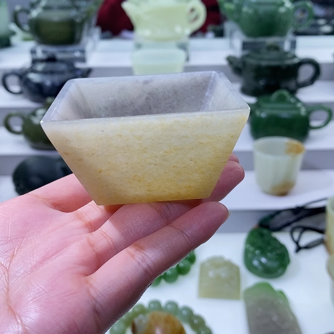 和田玉未镶嵌挂件杯子