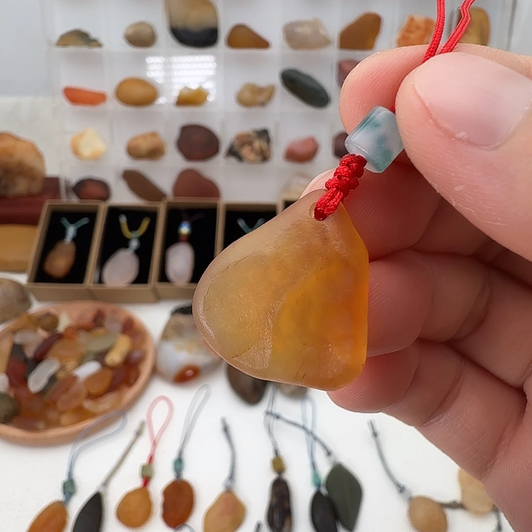 只买单纯的吊坠，没带链子，属的性质。