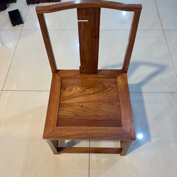 国标红木刺猬紫檀一字餐椅原木色