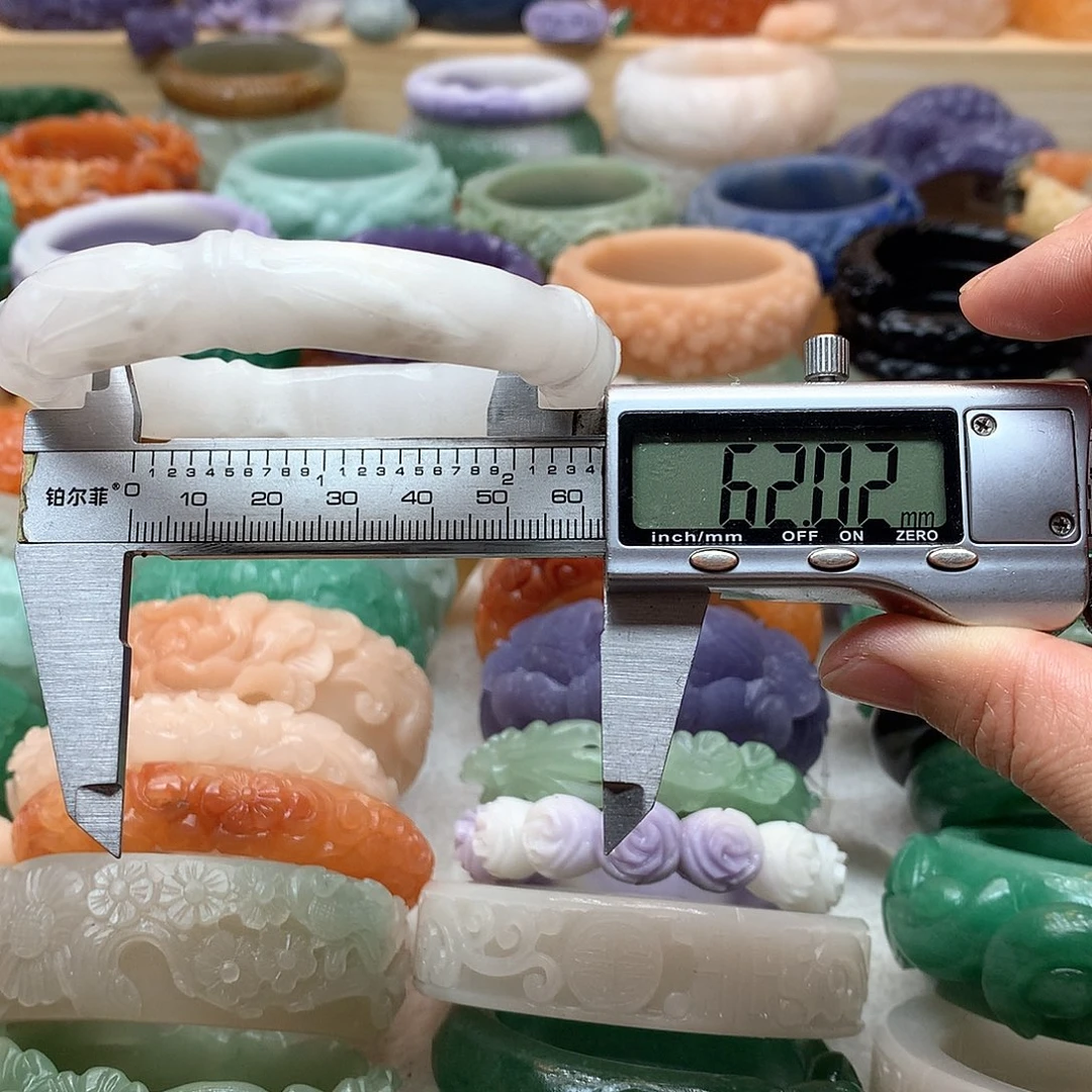 未镶嵌手镯石英质玉