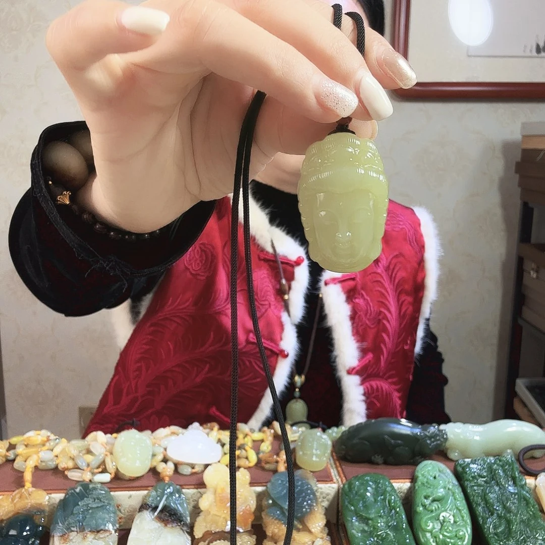 蛇纹石玉未镶嵌颈饰