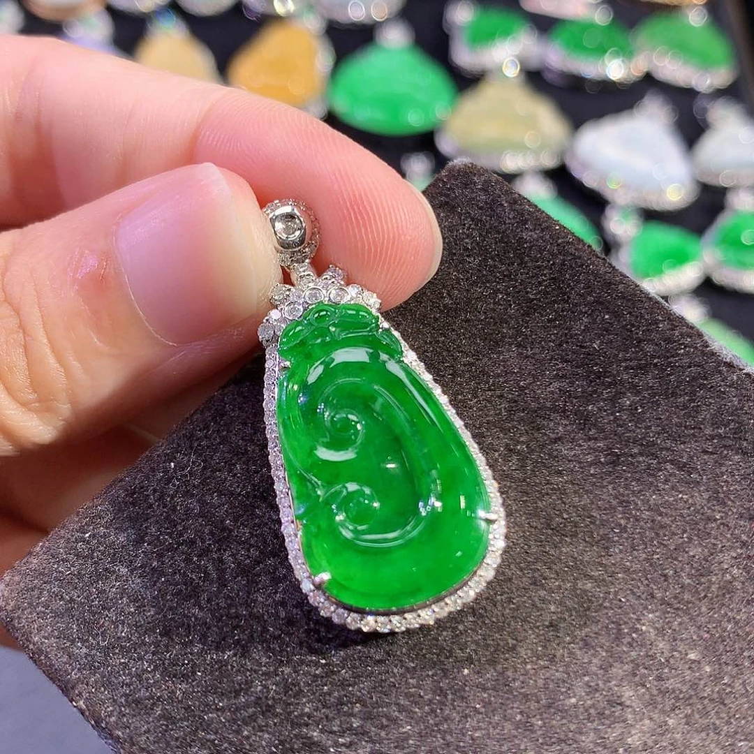 翡翠18K金镶嵌吊坠(赠链)