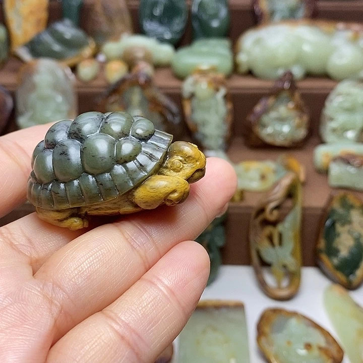 二***哥岫岩河磨玉（透闪石质玉）未镶嵌颈饰