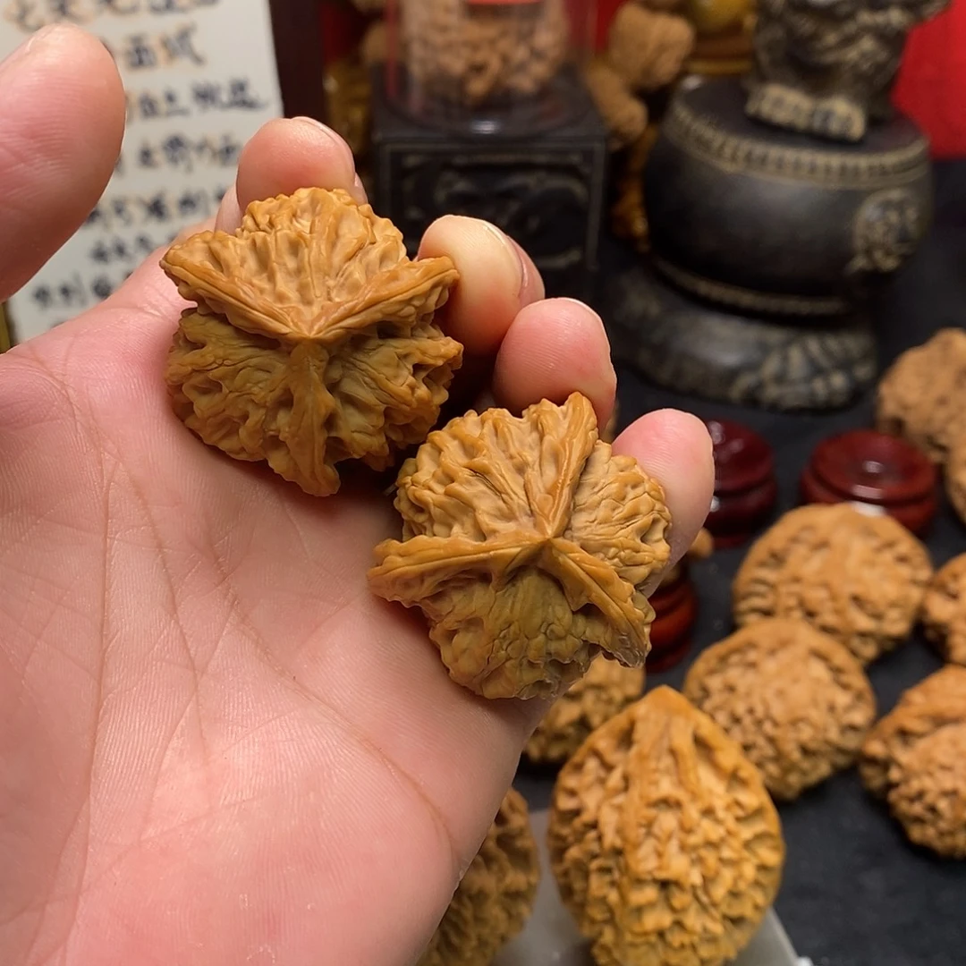 C***c文玩核桃吊坠盘山三棱0693