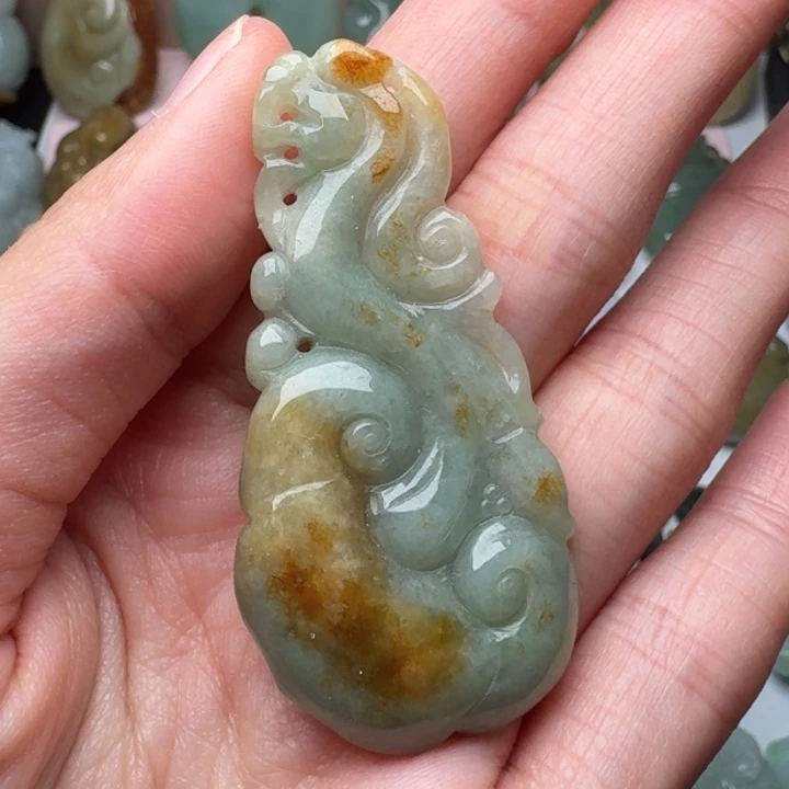 翡翠未镶嵌颈饰如意