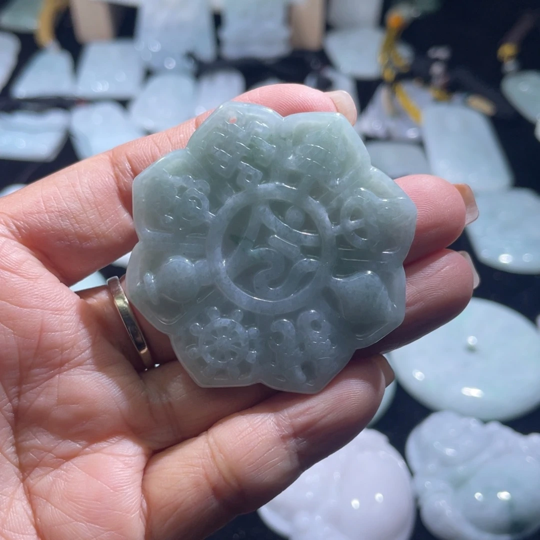 翡翠未镶嵌颈饰时来运转