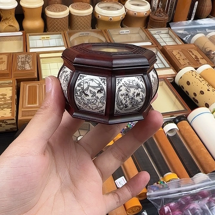 科檀木牛骨雕花八角万体一个