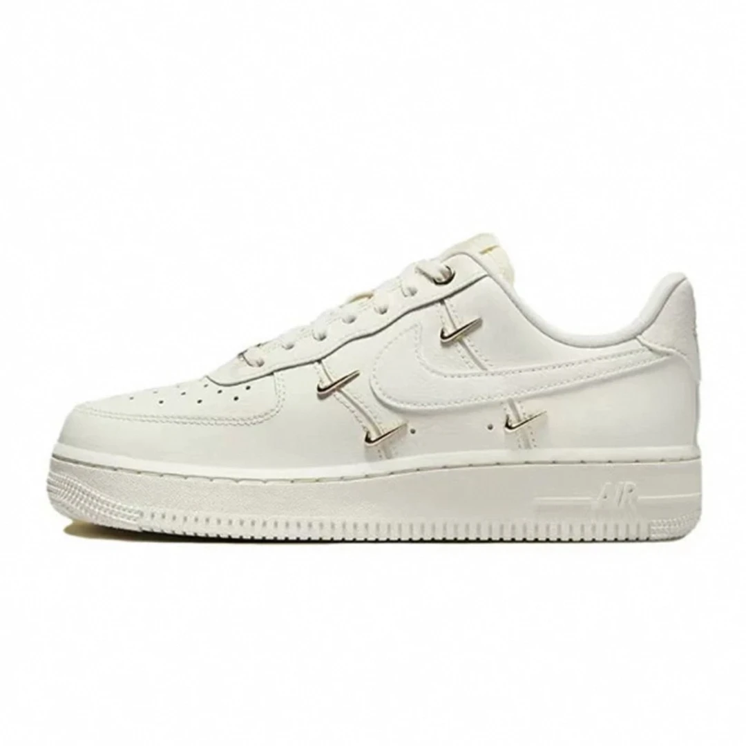 【官方授权】NIKE/耐克AF1空军一号米白四钩金钩女款板鞋 FV3654111