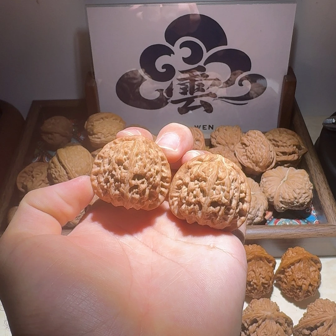 ****陈吊坠文玩核桃三角白