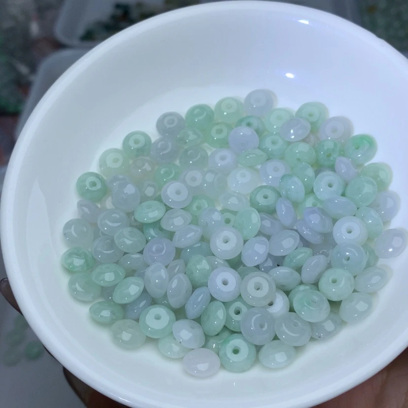 【闪购商品】翡翠手链未镶嵌卡3.6乘7.6冰果绿飞碟鼓珠20颗