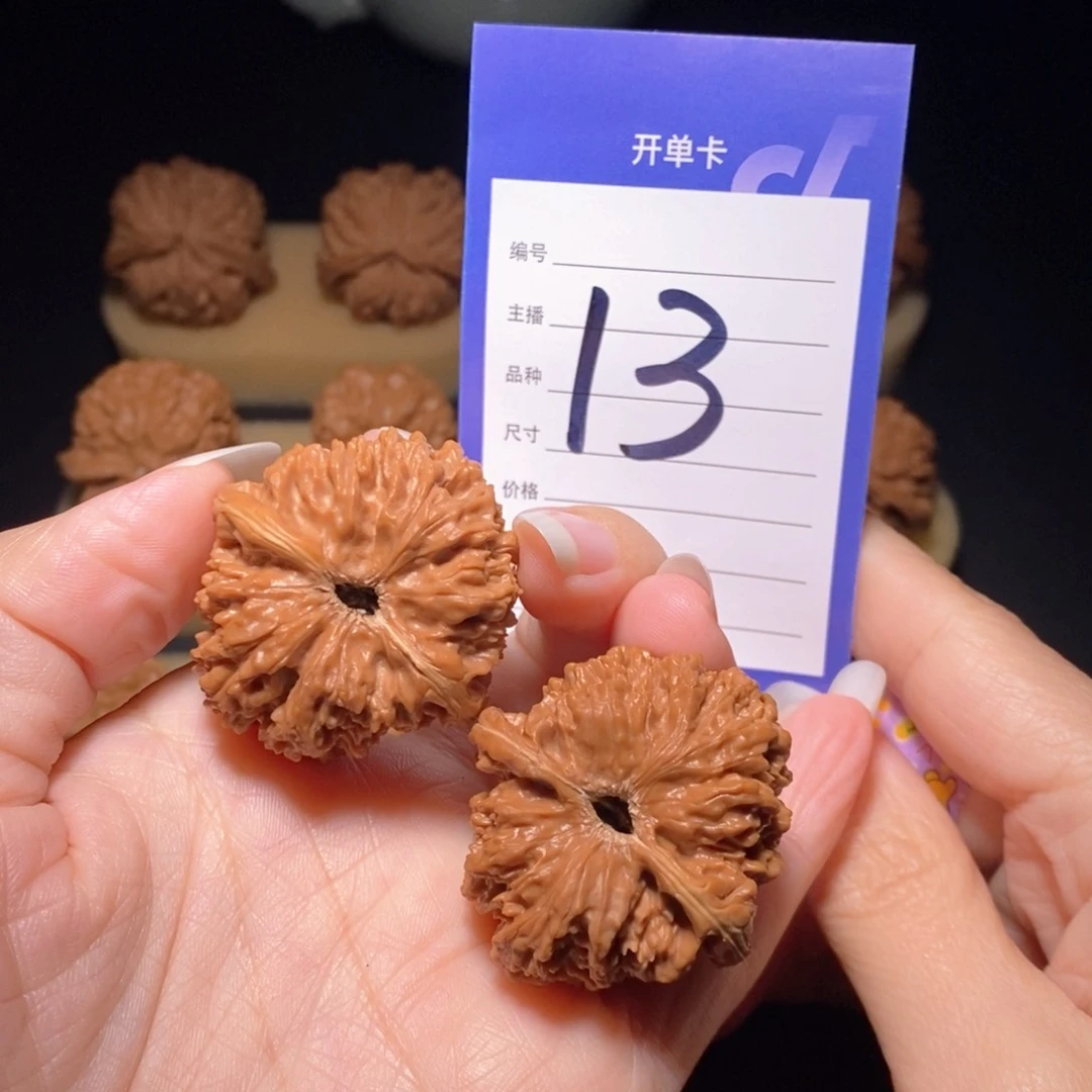 文玩核桃把件一三七36左右 偏远地区不发货