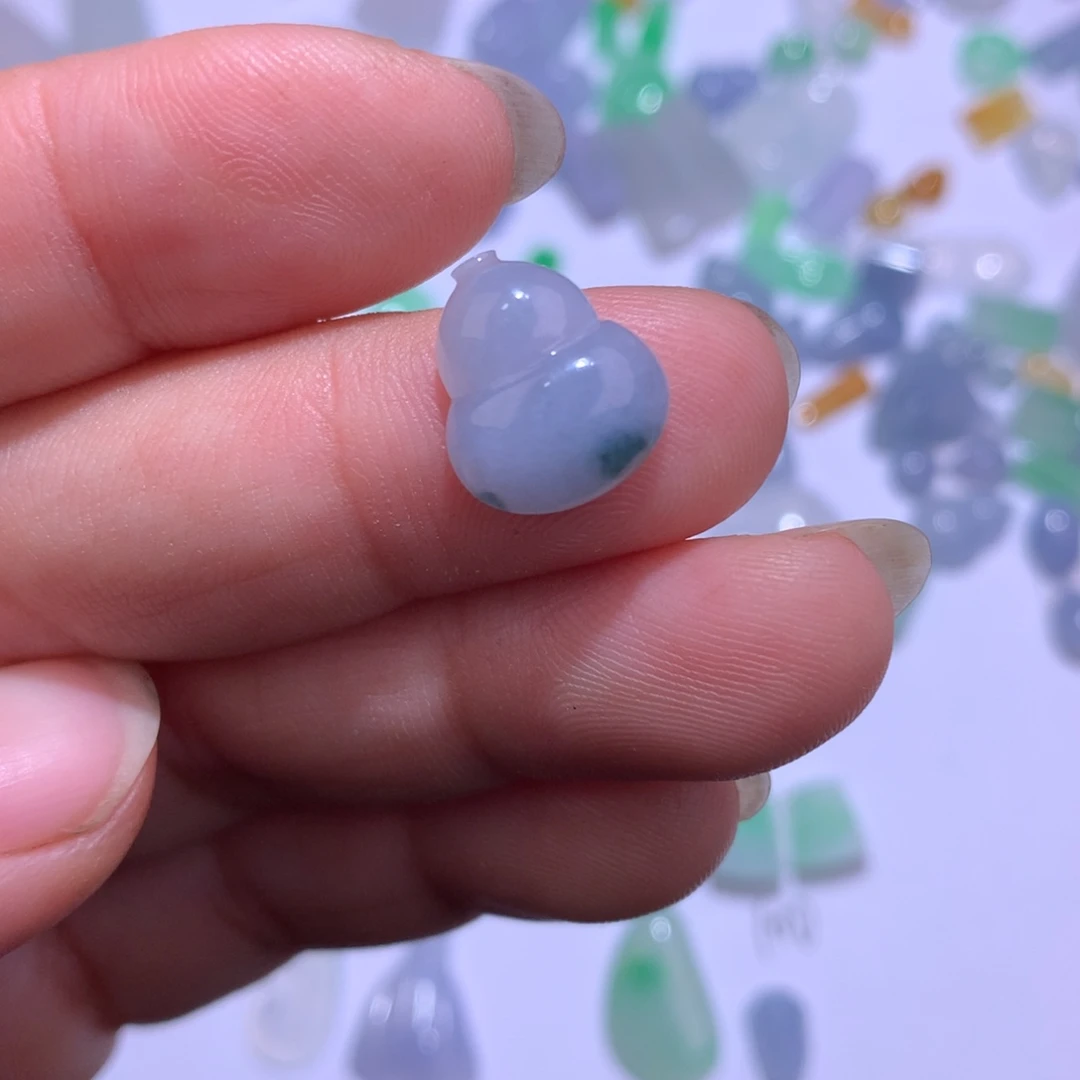 翡翠未镶嵌颈饰葫芦