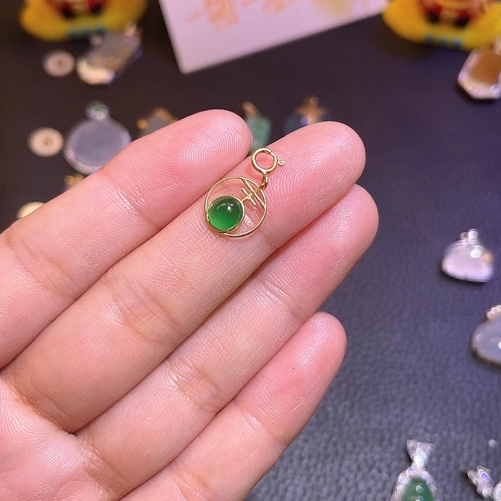 女***柜翡翠18K金镶嵌吊坠(不含链)天然翡翠