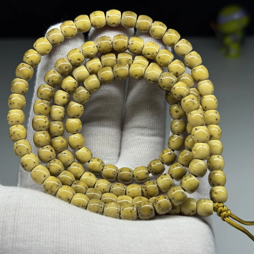 星月脖挂 7.6X6.8 通体大留白直切鼓珠 同枝绿包白润料 打底120粒