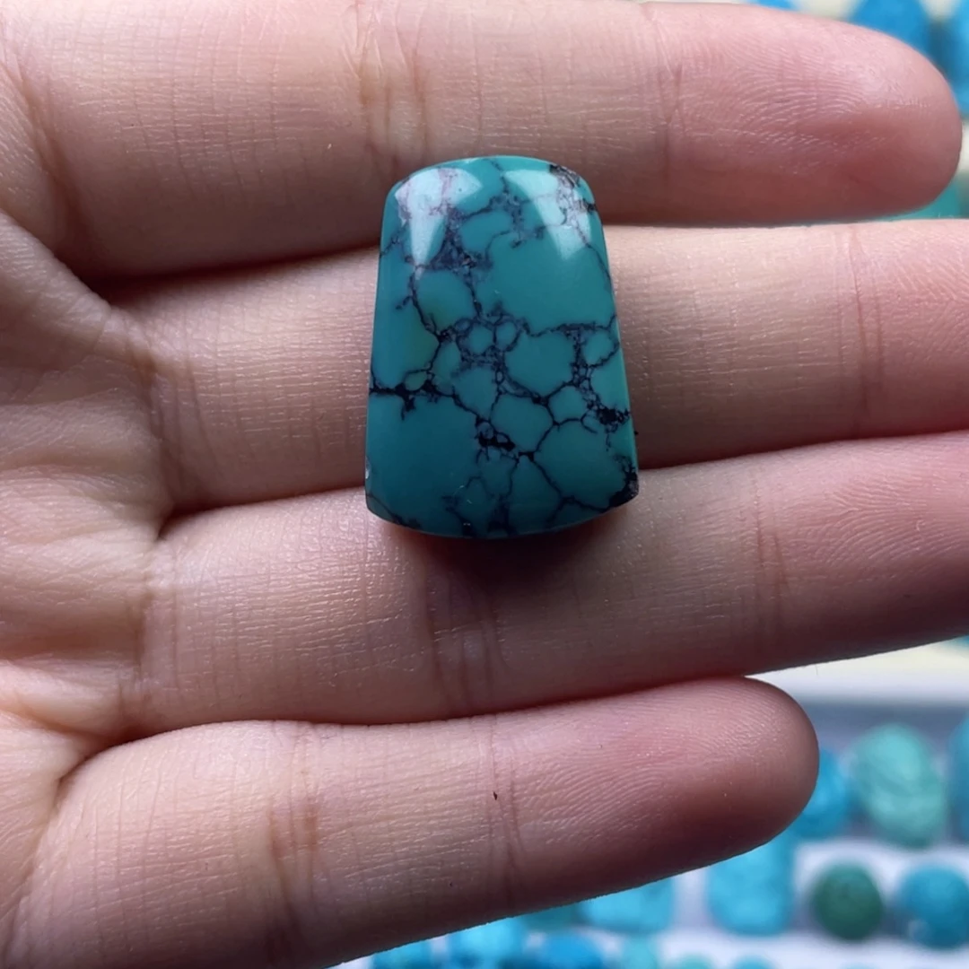 绿松石未镶嵌天然原矿绿松石雕件