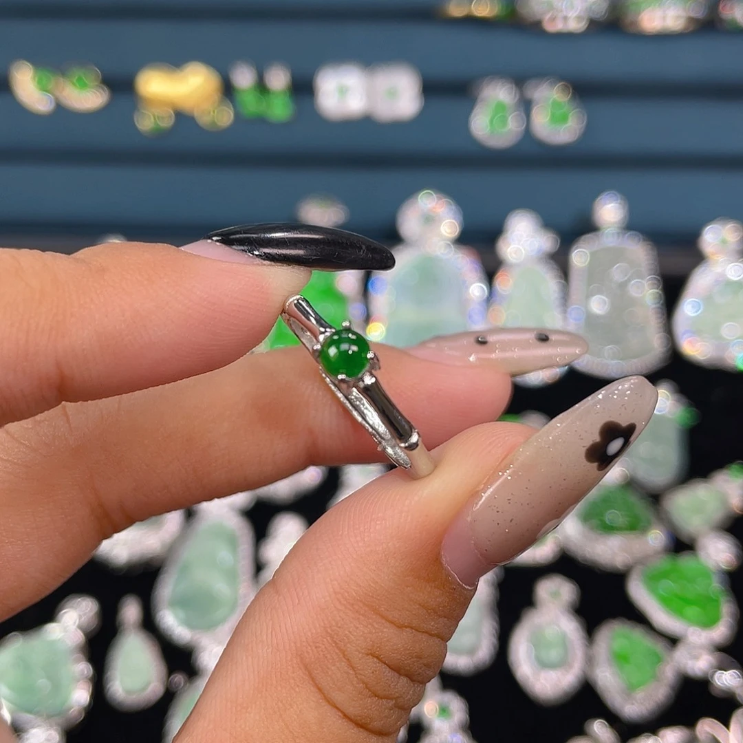 未镶嵌戒指翡翠戒指