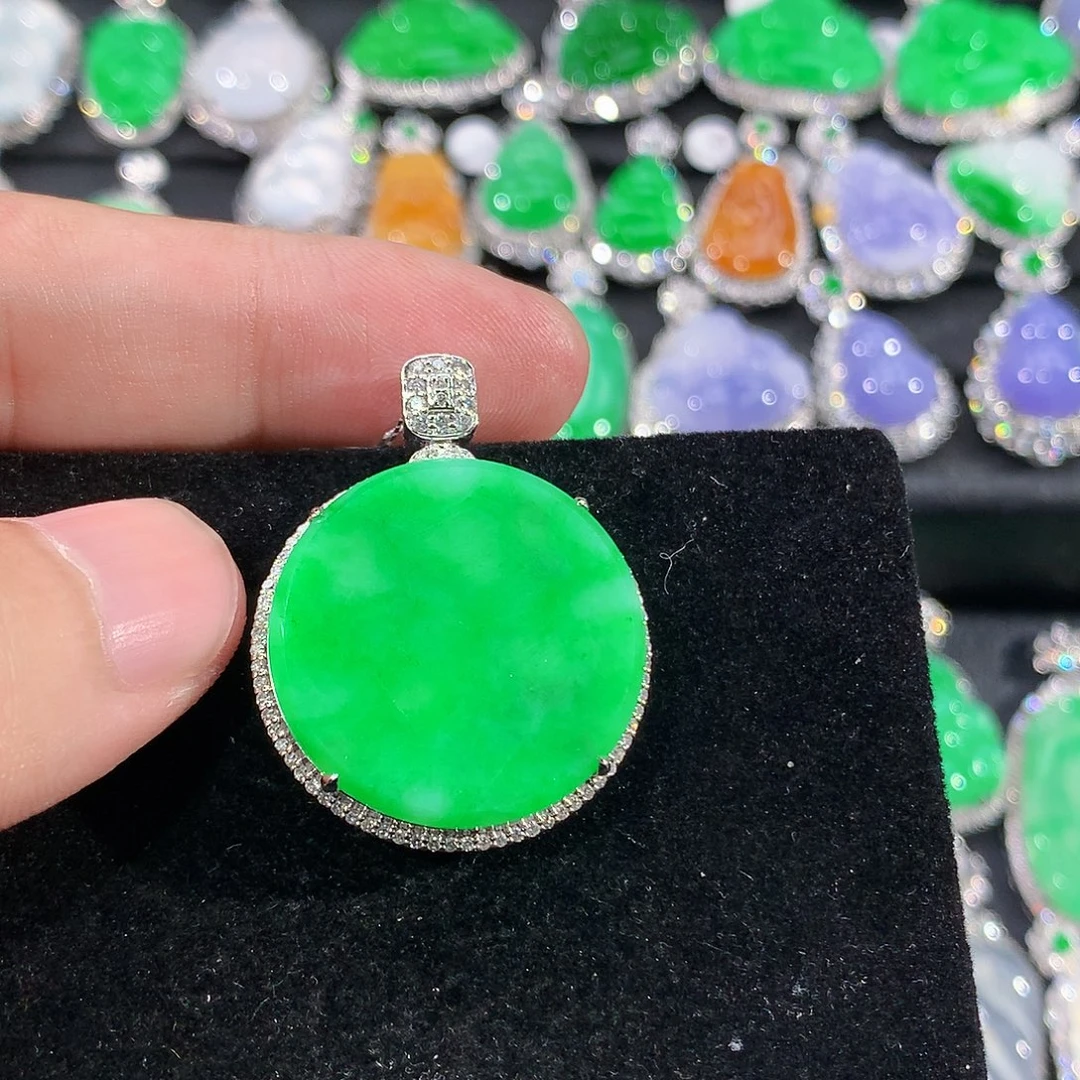 翡翠18K金镶嵌颈饰