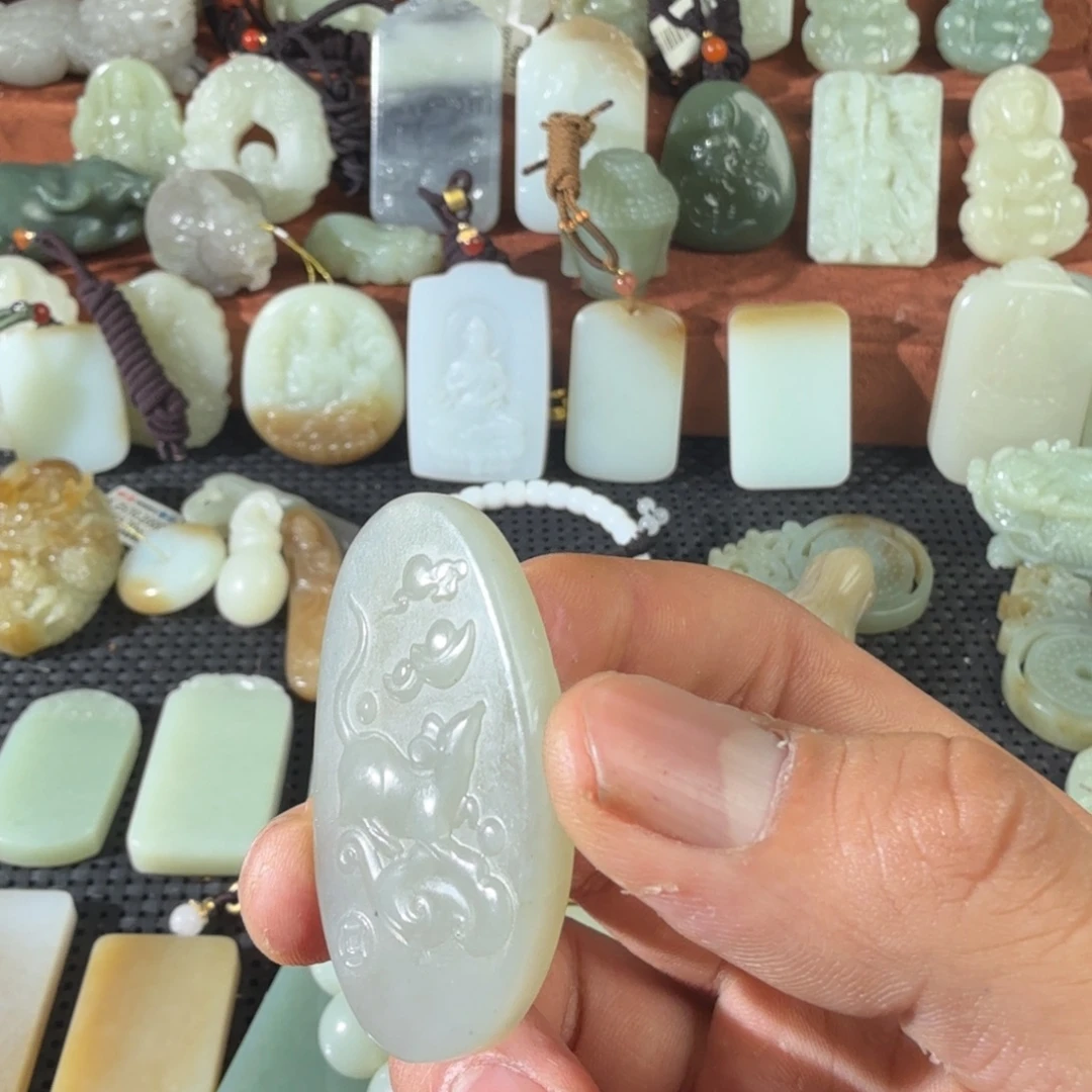 和田玉未镶嵌颈饰