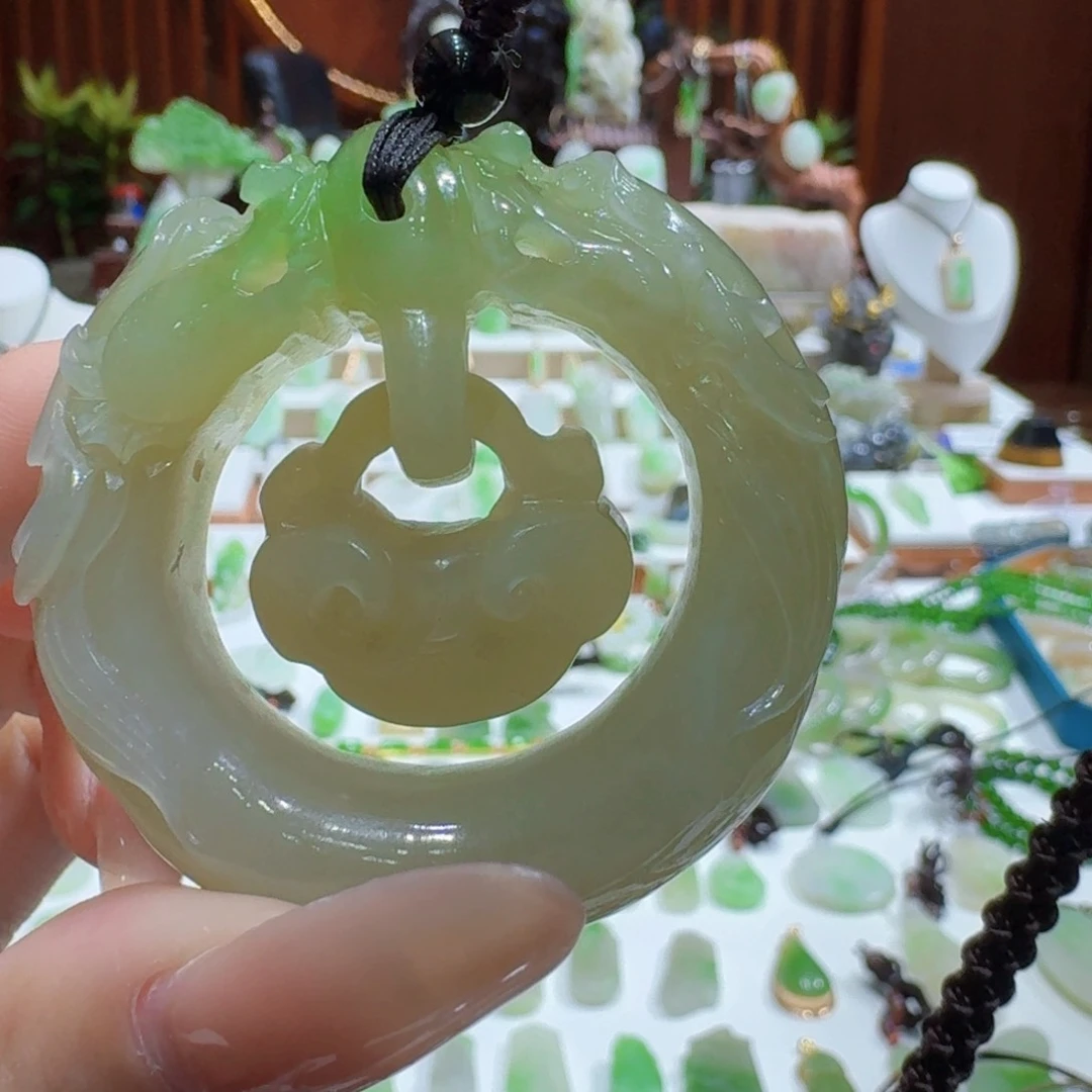 和田玉（翠青玉）双龙护主未镶嵌