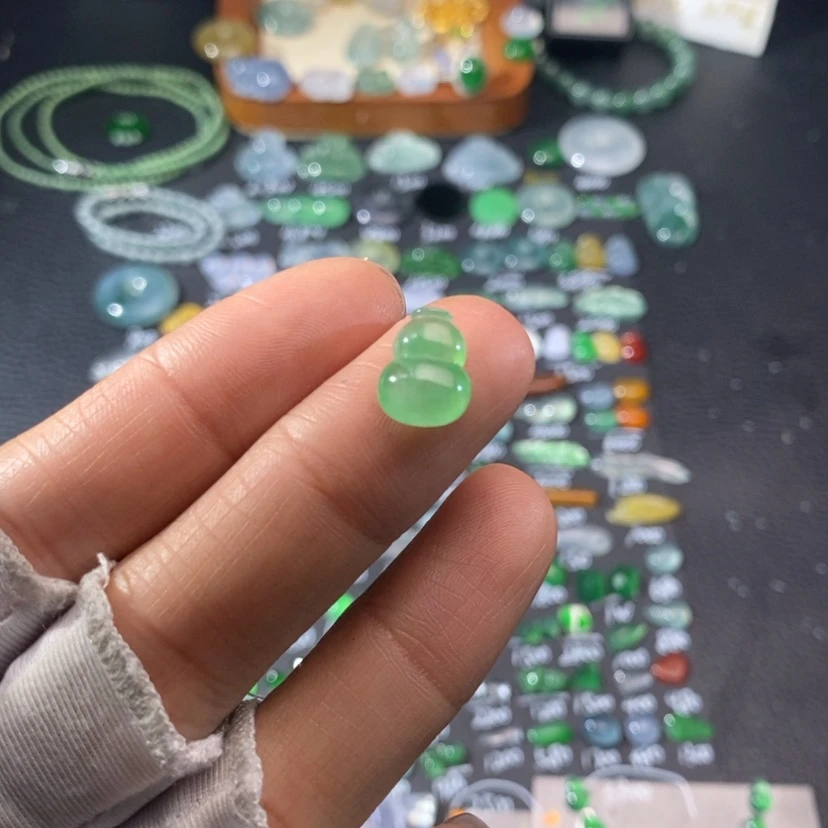 【闪购商品】翡翠挂件未镶嵌葫芦