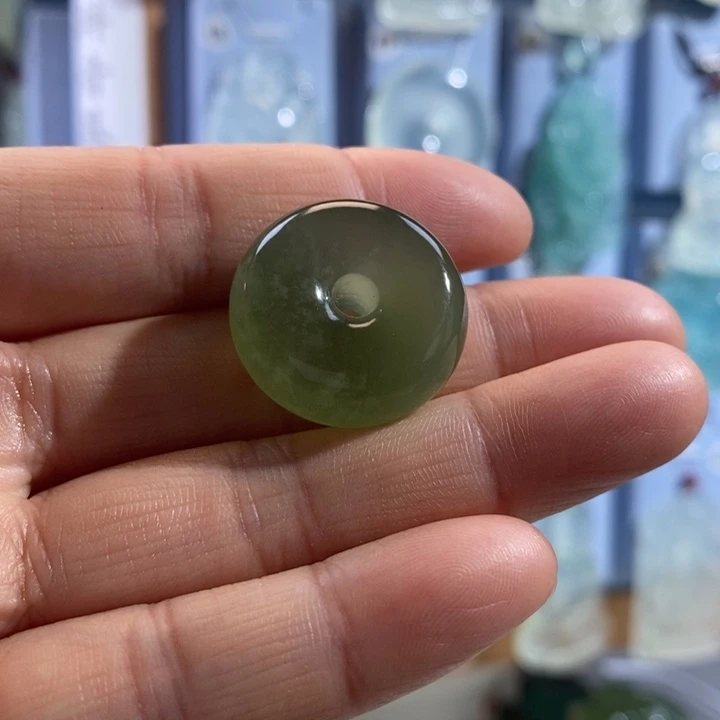 岫玉未镶嵌颈饰吊坠