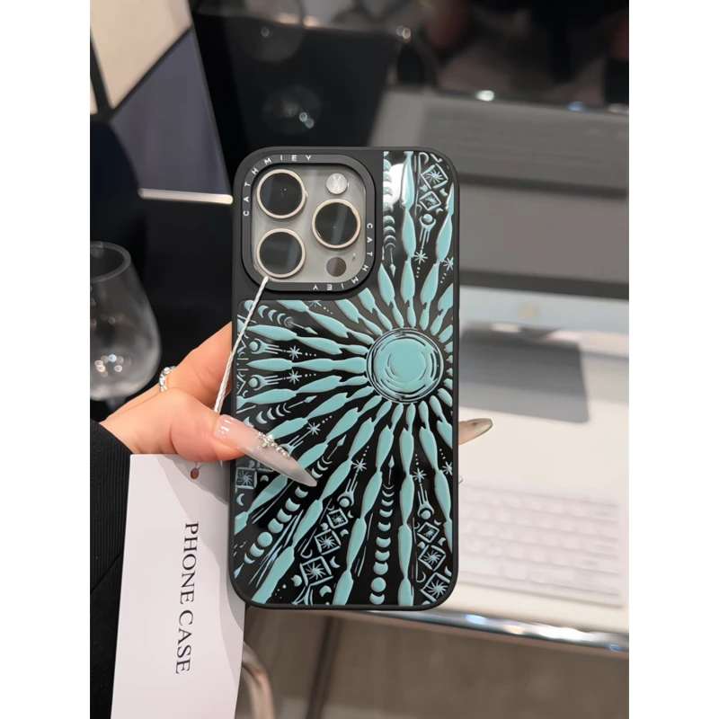 太阳图腾适用苹果16pro黑边手机壳iPhone15镜面12女小众ins防摔14