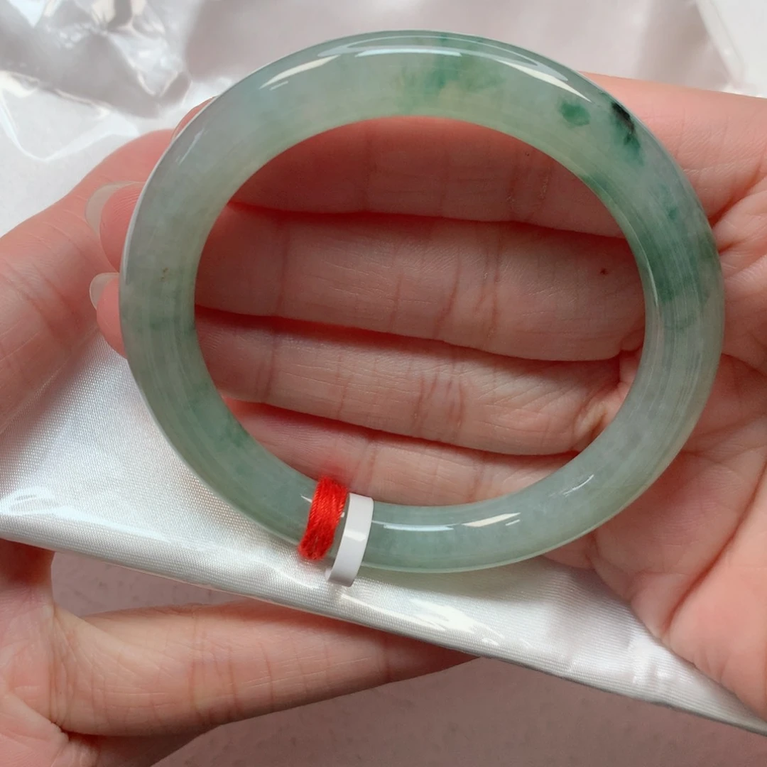 翡翠手镯未镶嵌53圆条 冰湖水绿飘花