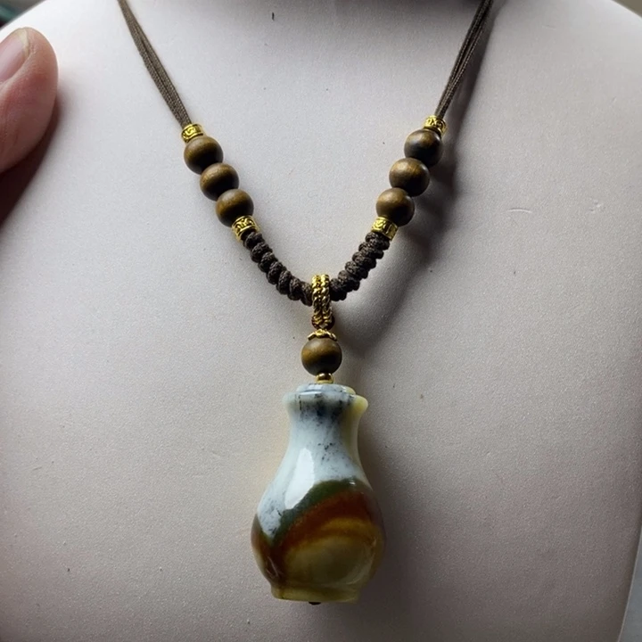 蛇纹石玉未镶嵌颈饰